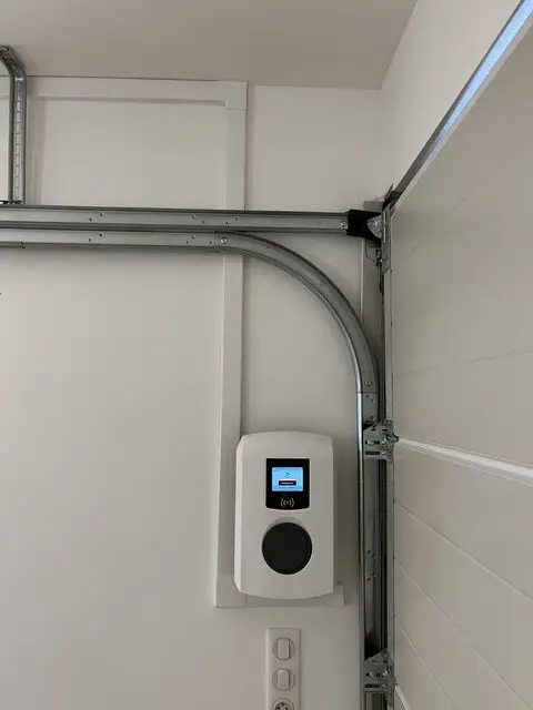 Borne de recharge garage