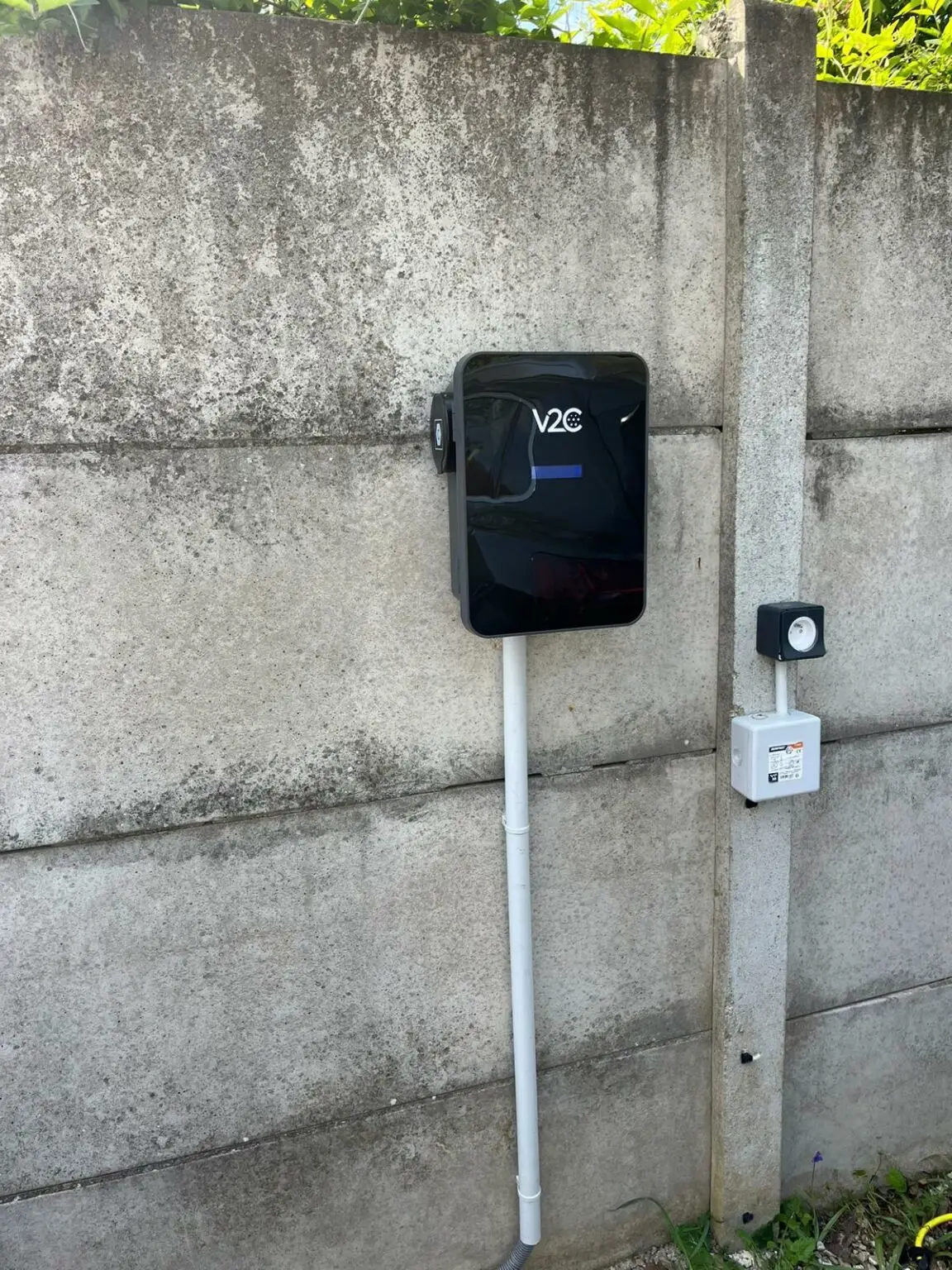 Borne recharge voiture électrique maison