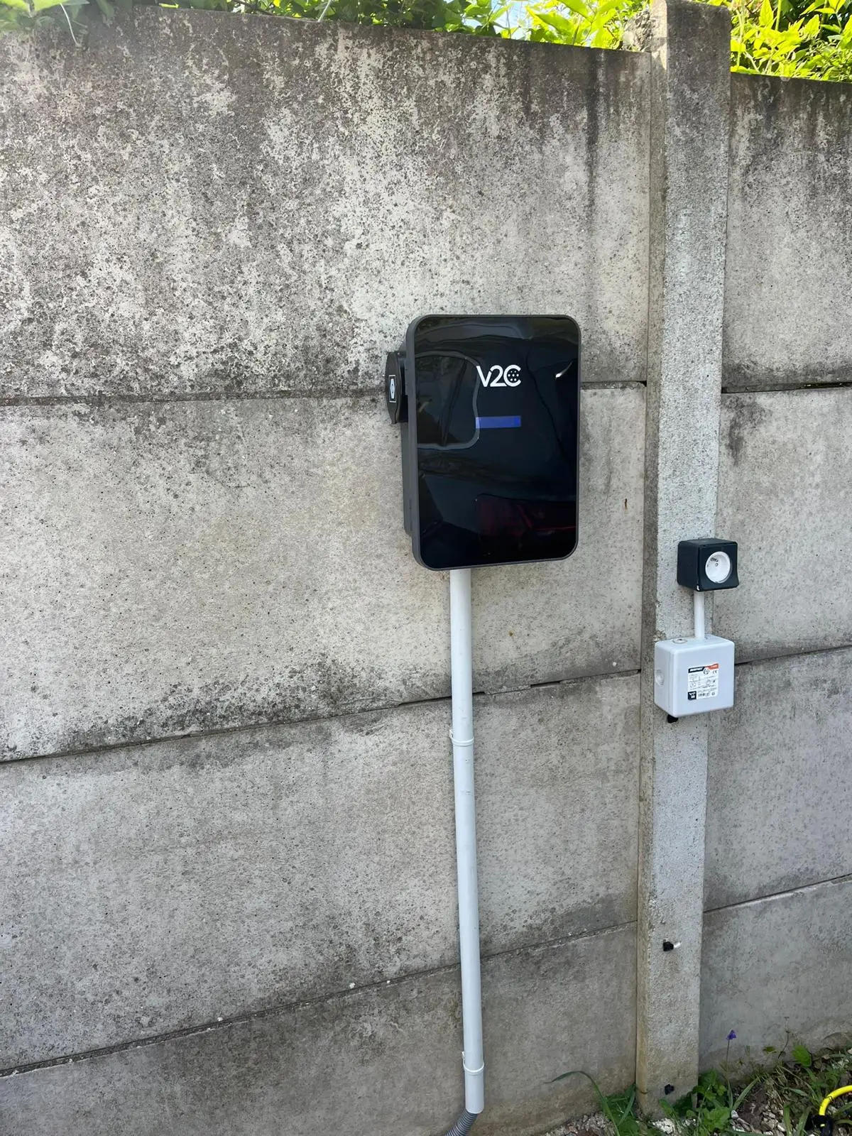 Borne recharge voiture électrique maison